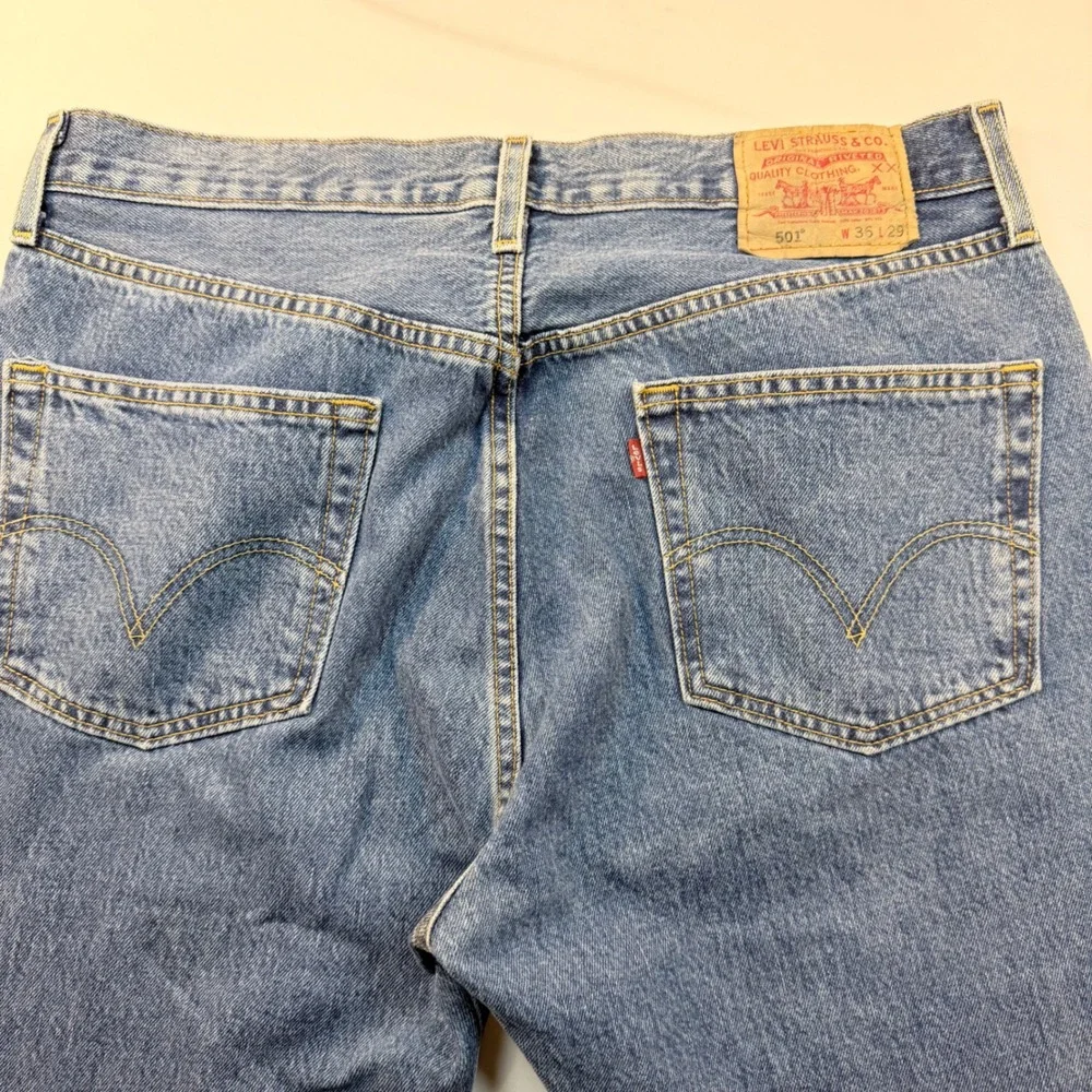 Levi's 501 Original Fit Jeans Men's 36x29 Button Fly Light Wash Denim Y2K 2003
